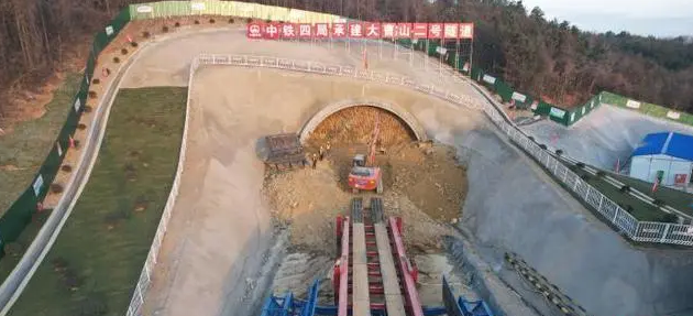 巢馬城際鐵路江北段重點控制工程隧道順利進(jìn)洞